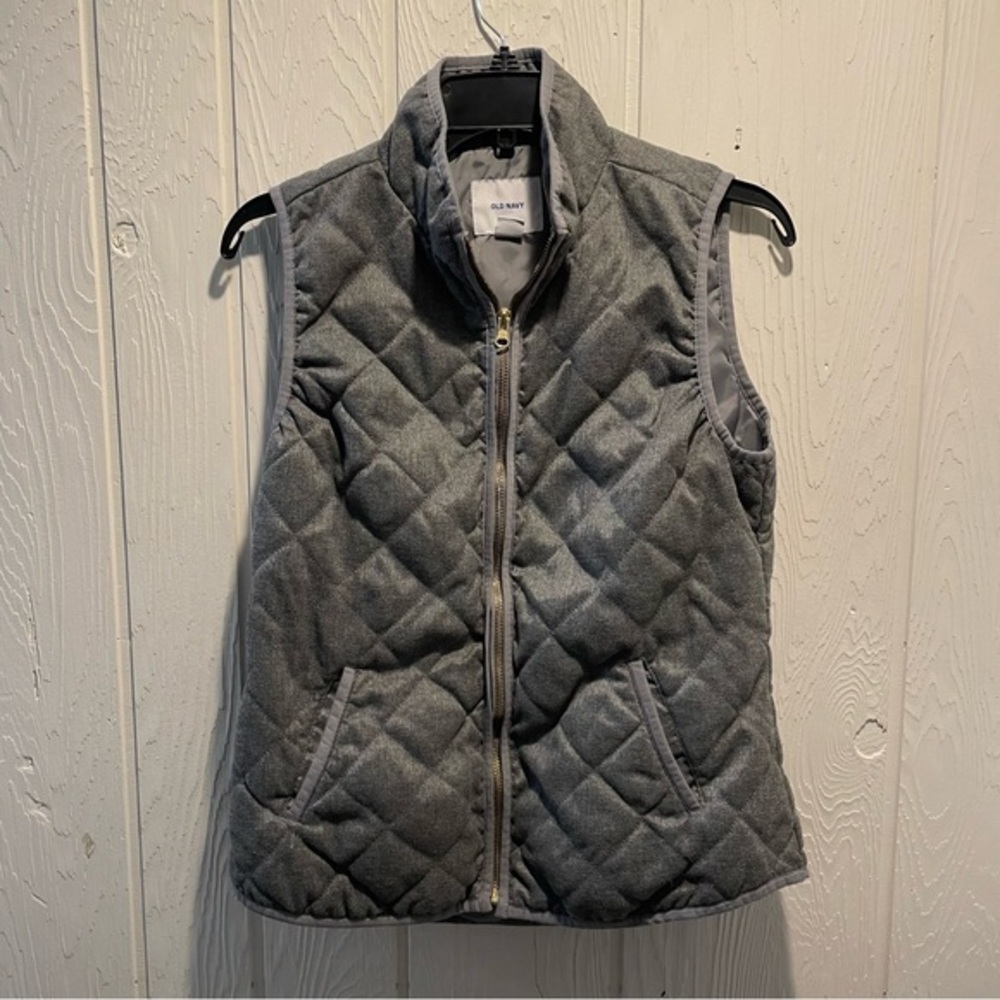 Old Navy Women’s Quilted Zip-Up Vest